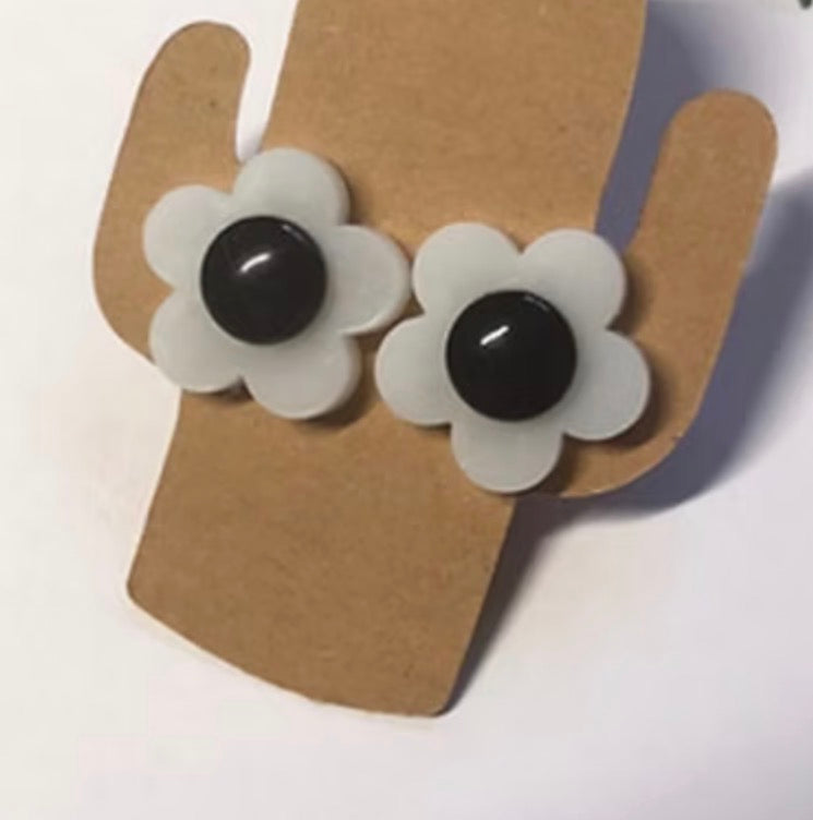 Daisy Studs - Handmade Daisy Stud Earrings