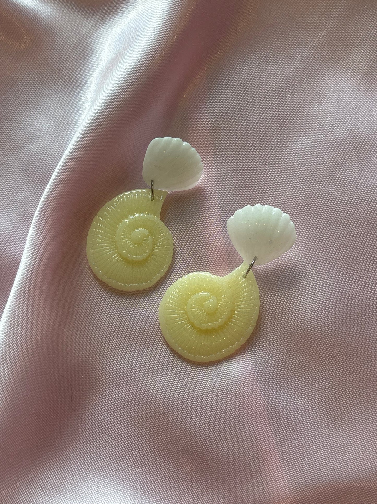 Giz ya voice - Handmade Shell Earrings