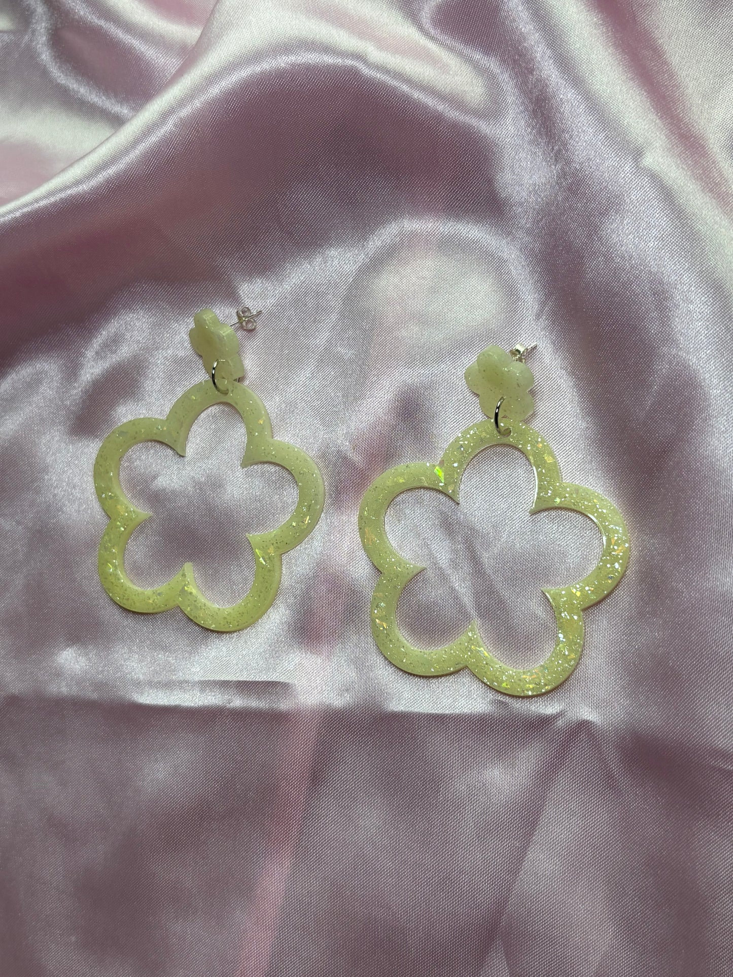 Groovy Baby – Groovy Flower Earrings