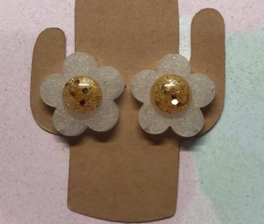 Daisy Studs - Handmade Daisy Stud Earrings